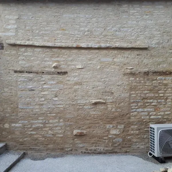 Mur de clôture à Epannes